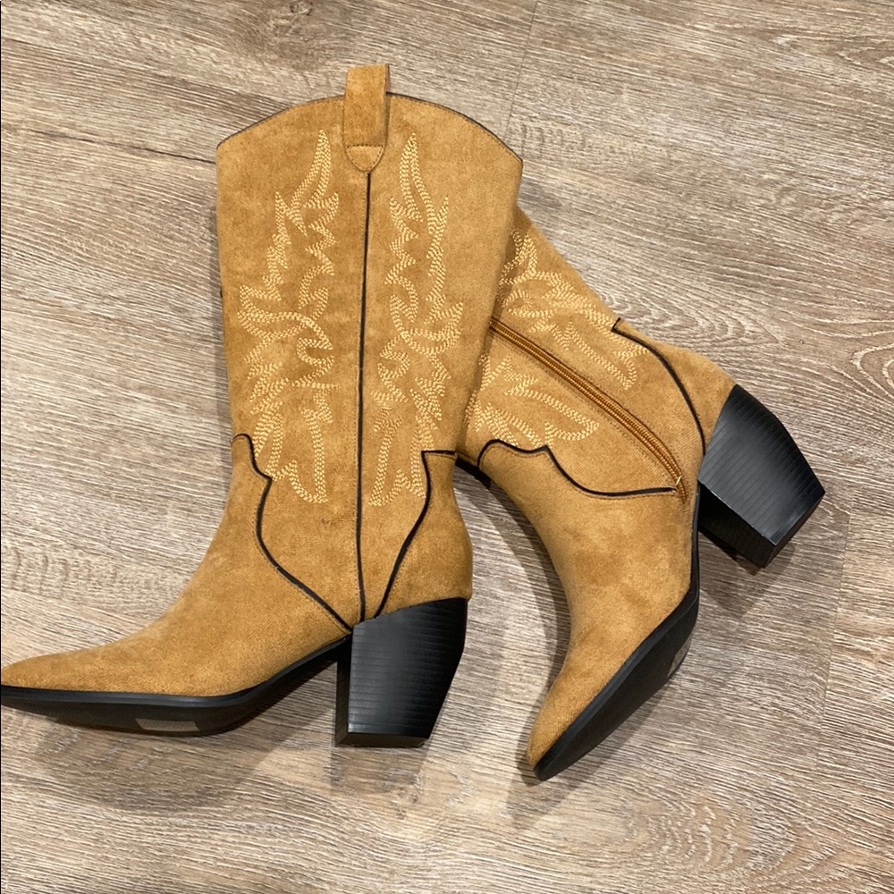 Boohoo Tan Suede Embroidered Western Block Heel Boots